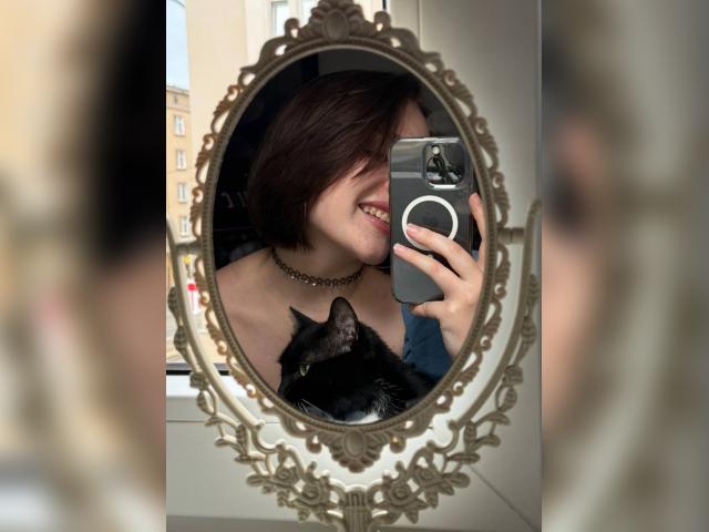 Connect with webcam model AliceLight: Art