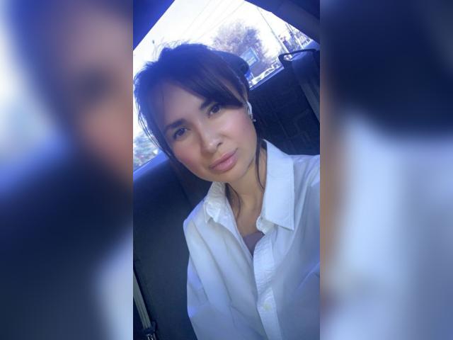 Why not cam2cam with WowWoman