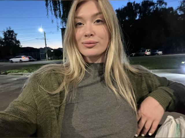 Adult chat with SweetNaughty: Strip-tease