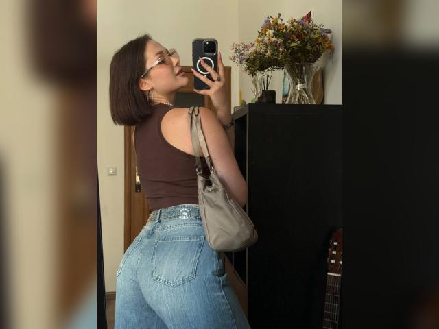 Why not cam2cam with AliceLight: Ask about my Hobbies