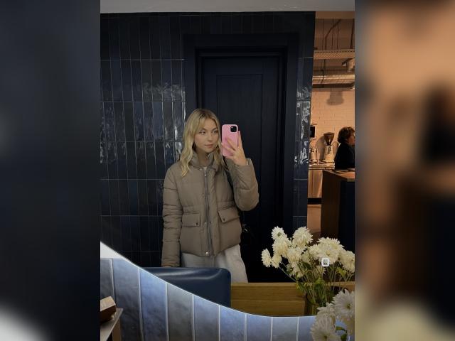 Why not cam2cam with BlondieBabe