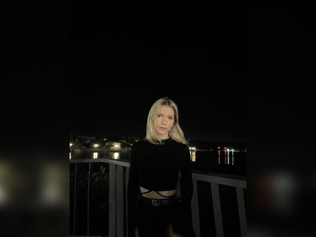 Adult chat with BlondieBabe