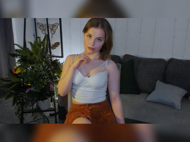 Adult chat with GabiAddams: Nails