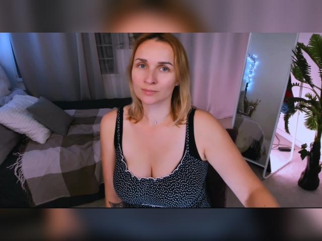 Welcome to cammodel profile for KarinellaSeduct: Lingerie & stockings