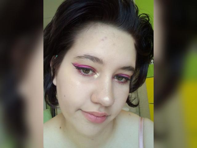 Adult chat with KiraSavre: Strip-tease