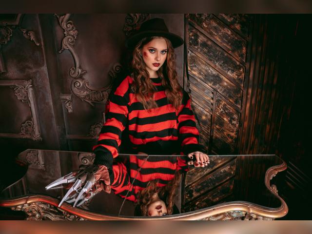 Adult chat with RileyMithcell: Legs, feet & shoes