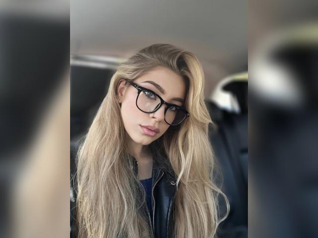 Welcome to cammodel profile for 000Bunny: Outdoor Activities