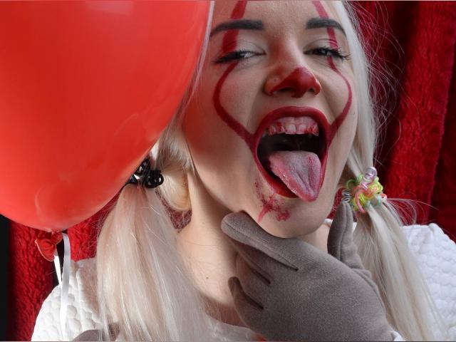 Why not cam2cam with lollyjull: Kissing