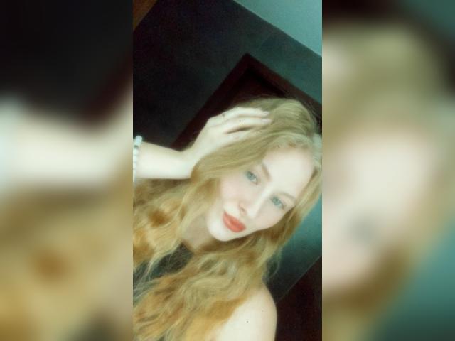 Watch cammodel LadyRed1919