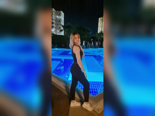 Adult chat with QueenViki