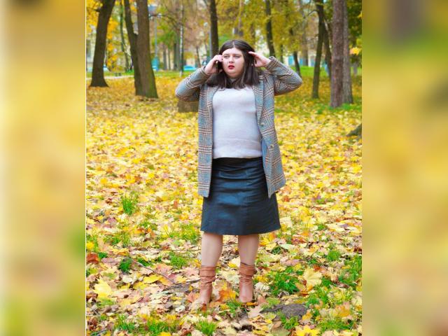 Explore your dreams with webcam model VikaVelvet: Outdoor Activities