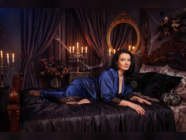 Adult chat with ElegantLauren: Lingerie & stockings