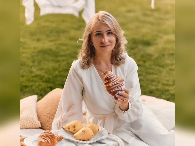 Why not cam2cam with CrystalShine: Travel