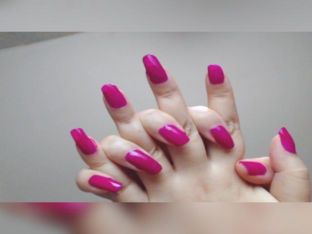 Welcome to cammodel profile for LuckyLilu: Nails