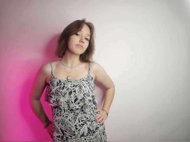 Adult chat with RikkiChoco: Legs, feet & shoes