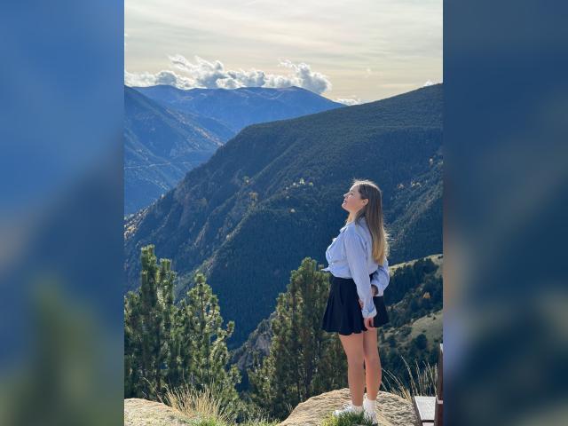 Why not cam2cam with Zalira: Travel