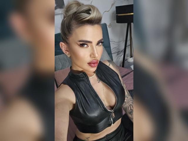 Welcome to cammodel profile for AmiraBelle: Kissing