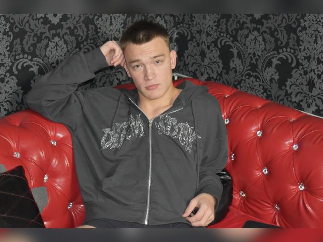 Adult chat with DerekBanville: Nipple play