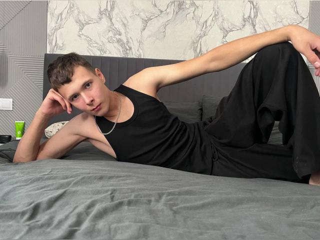 Welcome to cammodel profile for AlanN43: Nipple play