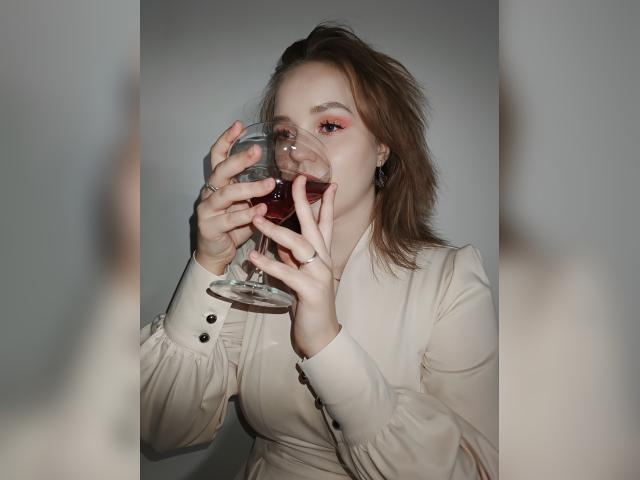 Welcome to cammodel profile for RadaWoods: Legs, feet & shoes