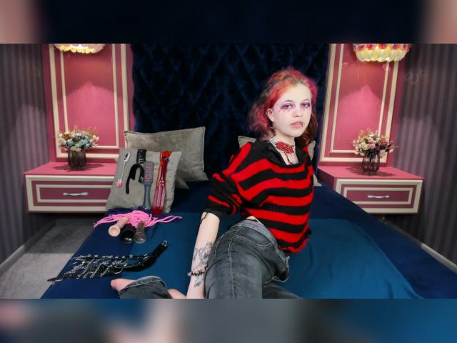 Adult chat with NoellePaws: Kissing