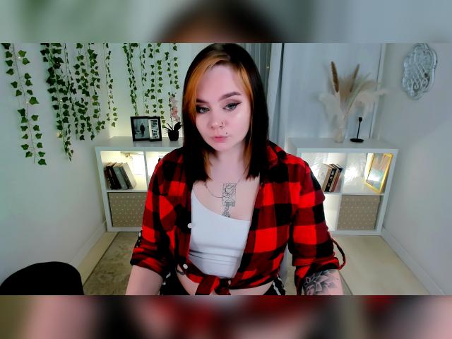 Why not cam2cam with lunaali: Nails