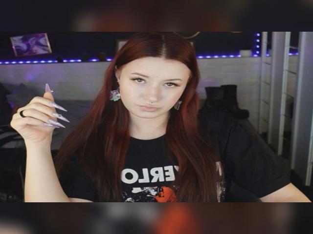 Welcome to cammodel profile for LilyMoonlight: Kissing