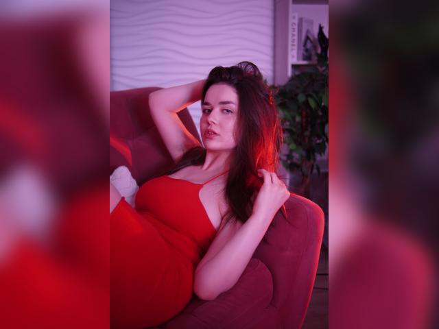 Why not cam2cam with Melanieneal: Strip-tease