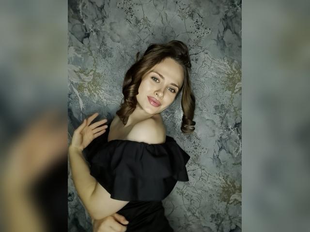 Welcome to cammodel profile for HelloVic: Piercings & tattoos