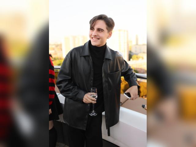 Welcome to cammodel profile for JeffreyC21: Role playing