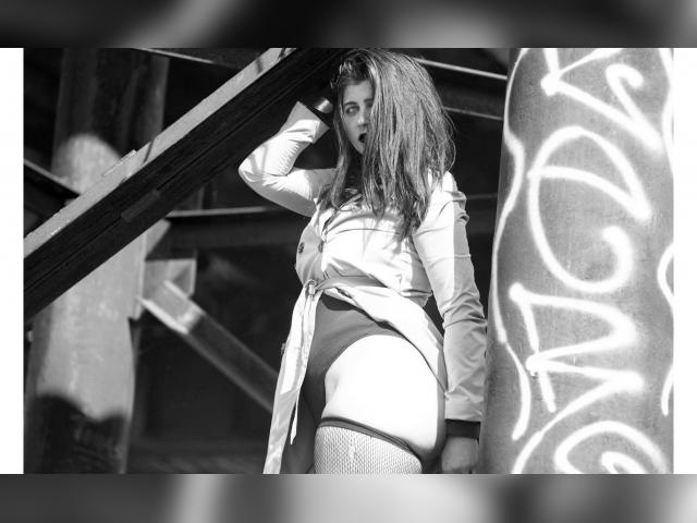 Welcome to cammodel profile for VikaVelvet: Smoking