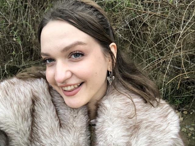 Welcome to cammodel profile for JennyGo: Dancing