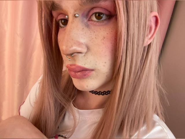 Adult chat with YoiMika: Exhibition