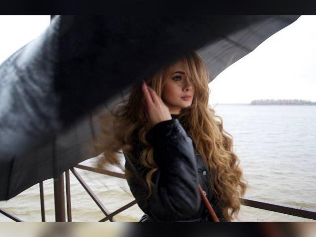 Welcome to cammodel profile for Rapunsel: Lipstick