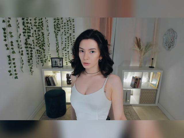 Explore your dreams with webcam model juliettaromani: Books/Reading