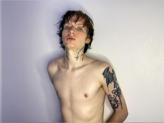 Explore your dreams with webcam model TravisClass: Smoking