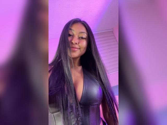 Adult chat with pocahontaspower: Legs, feet & shoes