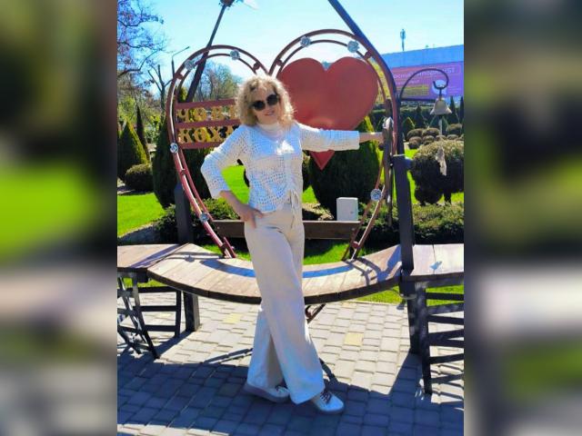 Welcome to cammodel profile for AlexaCristal: Smoking