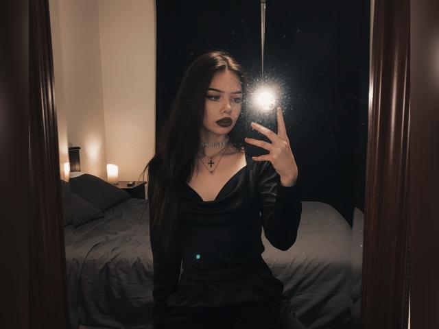 Explore your dreams with webcam model SweetyDeviliya: Nails