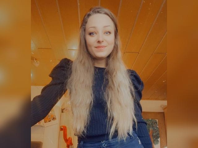 Why not cam2cam with DeeLorrie: Outfits