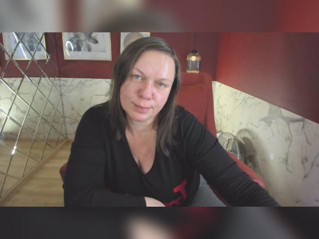 Welcome to cammodel profile for KellyPerfection: Exhibition