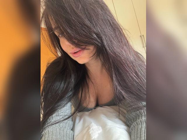 Adult chat with Ella4322SS0: Nails