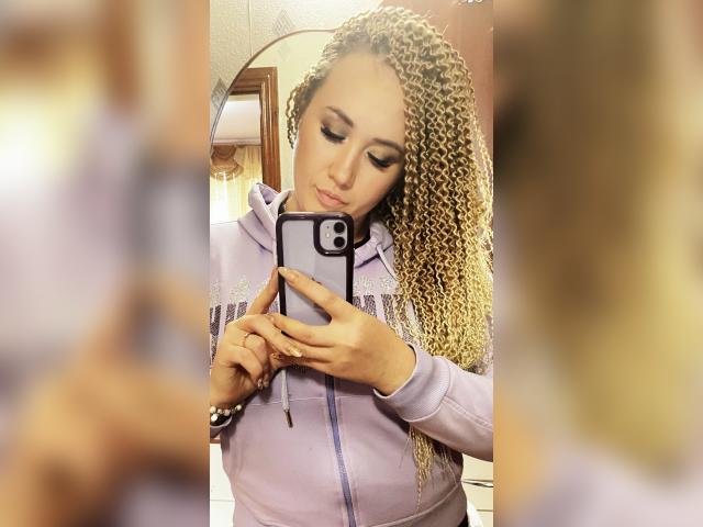 Welcome to cammodel profile for Asia31: Piercings & tattoos