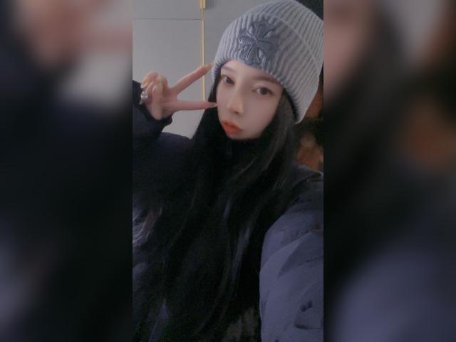 Adult chat with Adeline37: Kissing