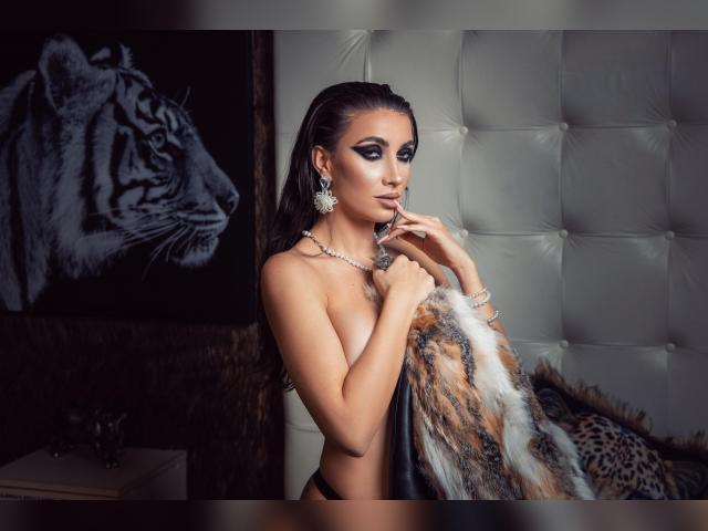 Welcome to cammodel profile for StephanyMilan: Latex & rubber