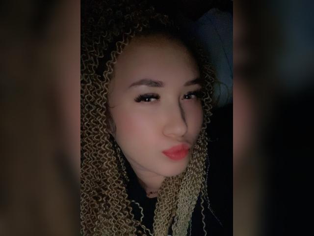 Welcome to cammodel profile for Asia31: Piercings & tattoos