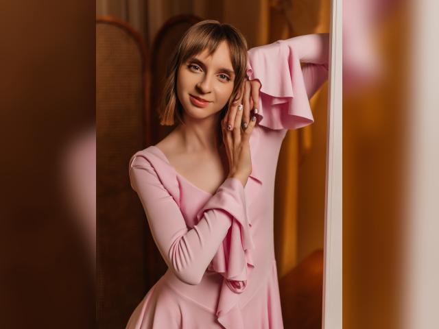 Welcome to cammodel profile for BeverlyG18: Nails