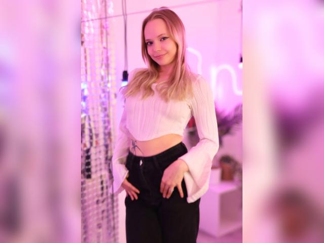 Adult chat with Lucyloy: Legs, feet & shoes