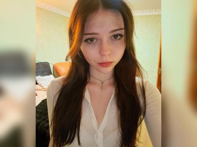 Welcome to cammodel profile for AriaBelisse: Dancing