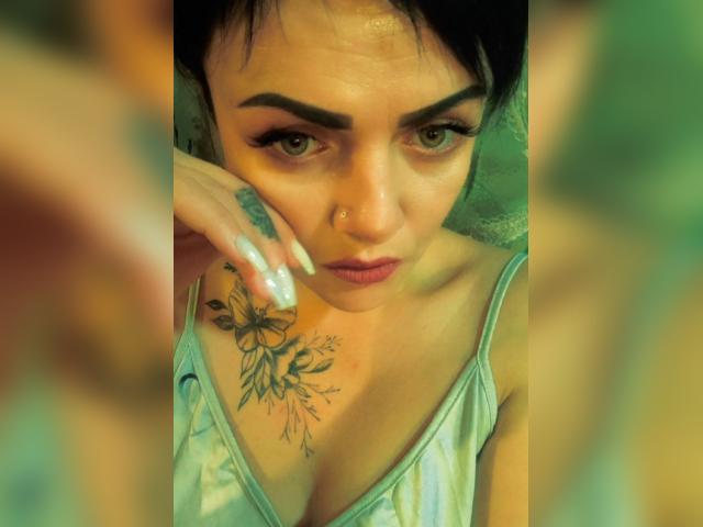 Welcome to cammodel profile for SweetHelen11